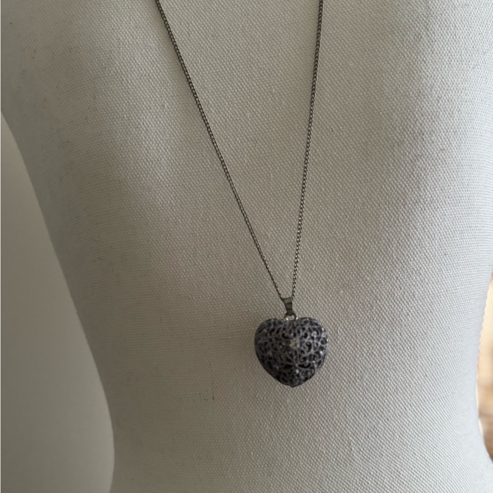 Elegant Silver Pendant Necklace - Picture 4 of 11